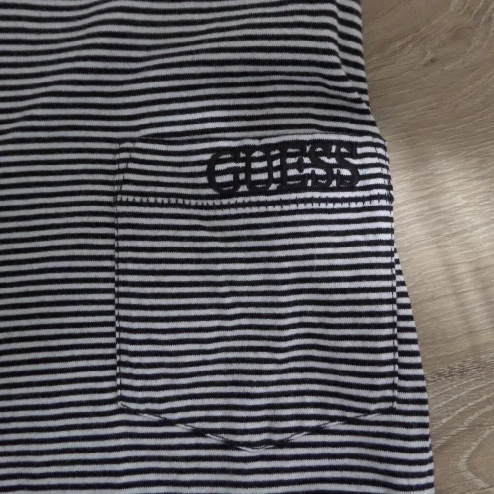 Guess Tee - Picture 4 of 4